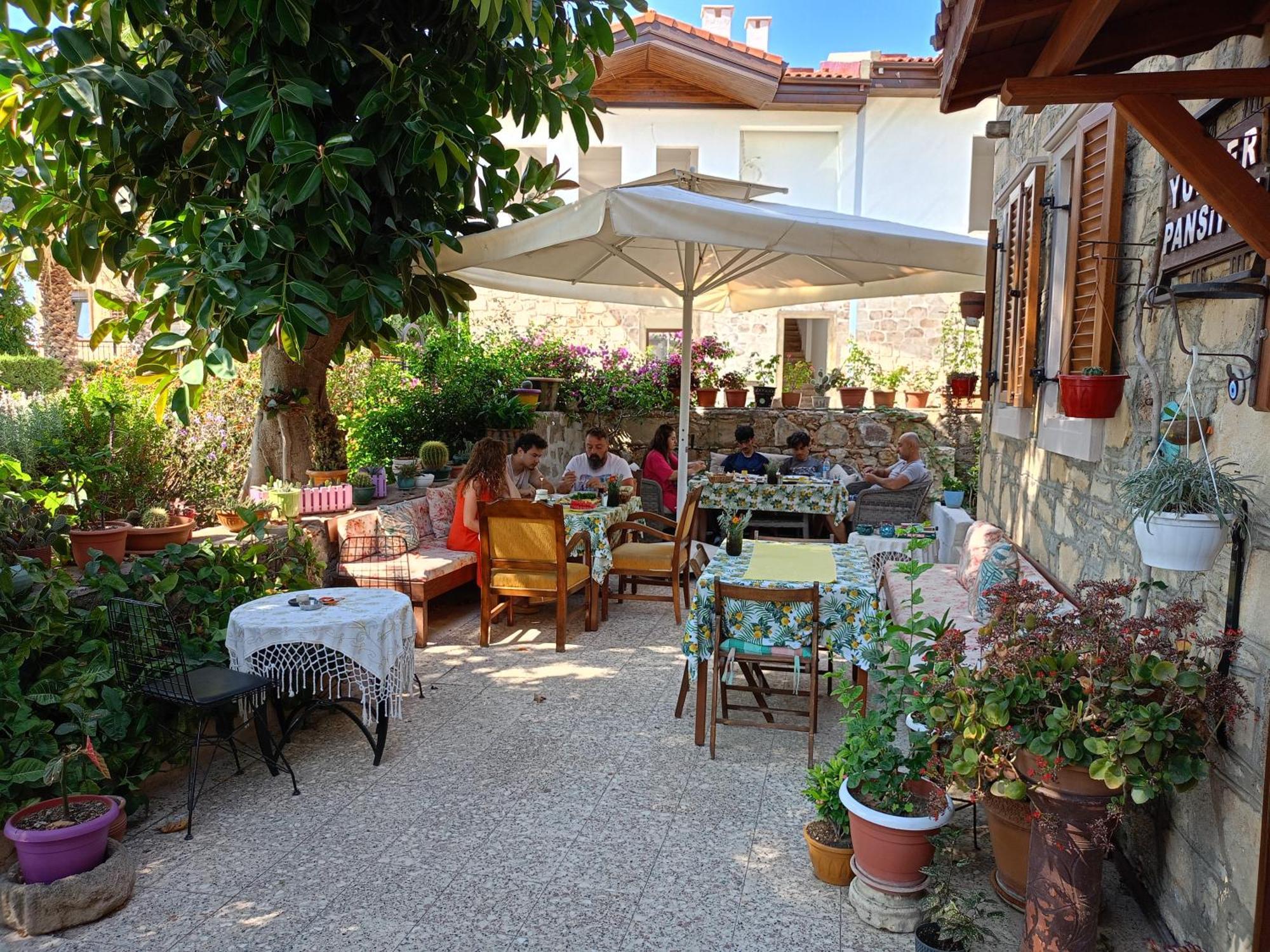 Yukser Pansiyon Hotel Side Exterior photo